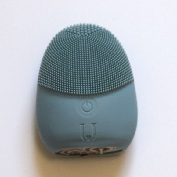 2/$20 Miniso Silicone Vibrating Face Scrubber - Picture 2 of 4